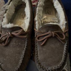 UGG AUSTRALIA DAKOTA SZ 7 WOMEN USED BEAT