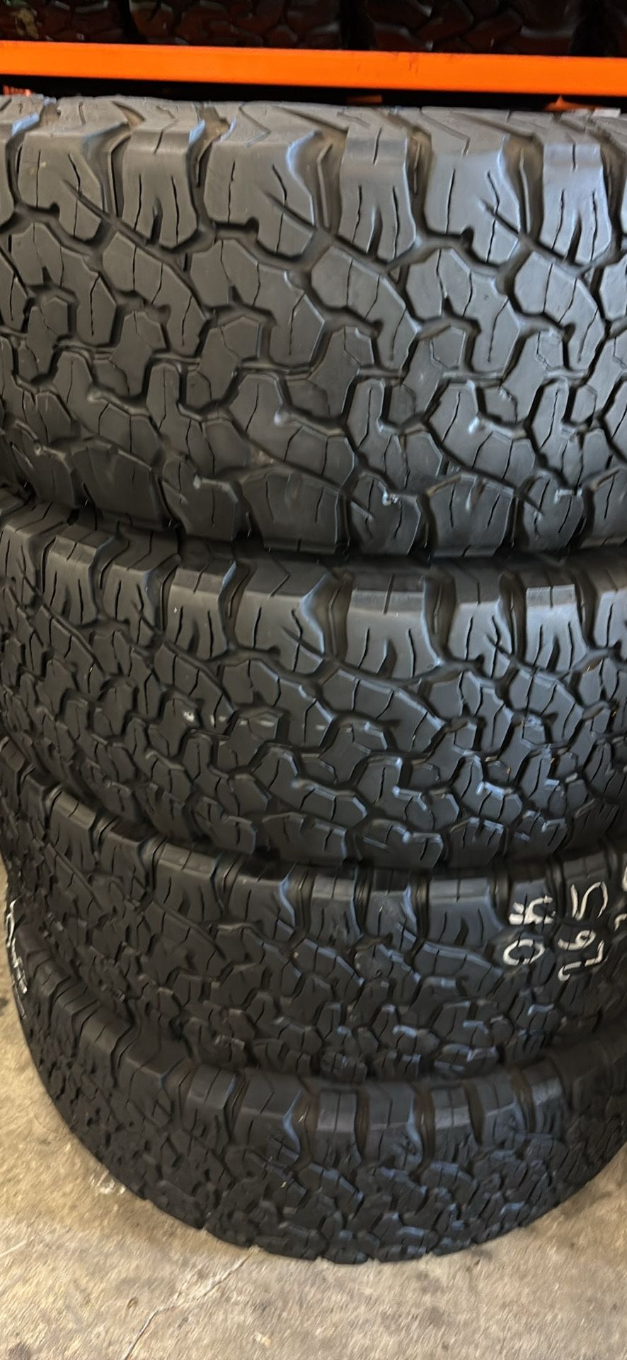 265/70/18 Bfgoodrich All Terrian Ko2 🔥