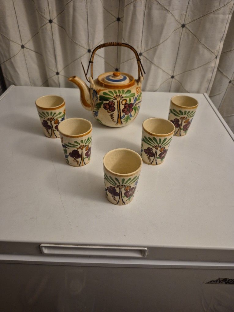 Made In JAPAN PTICHER WITH 5 MATCHING GLASSES