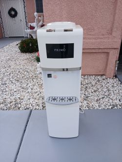 Primo water Dispenser HOT and  COLD  IN God Condition  WHITE. COLOR