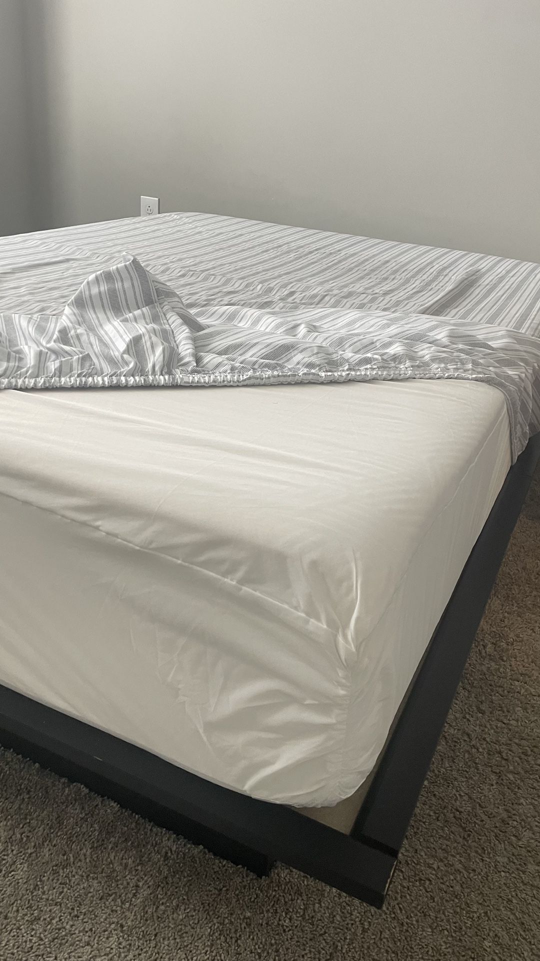 Full Bed And Floating Bed Frame
