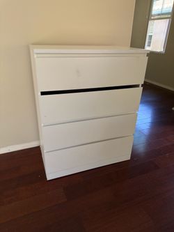 GIVE: IKEA Storklinta Dresser