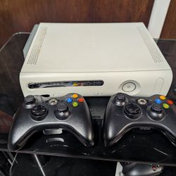 Xbox 360, 2 Controllers, 10 Games