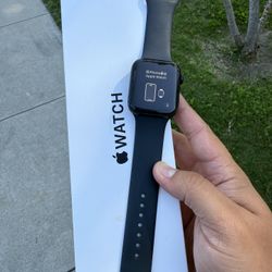 Apple Watch SE (2nd Gen) 44mm GPS ONLY