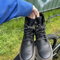 Men’s Sorel Boots Size 9