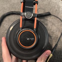 Akg K712