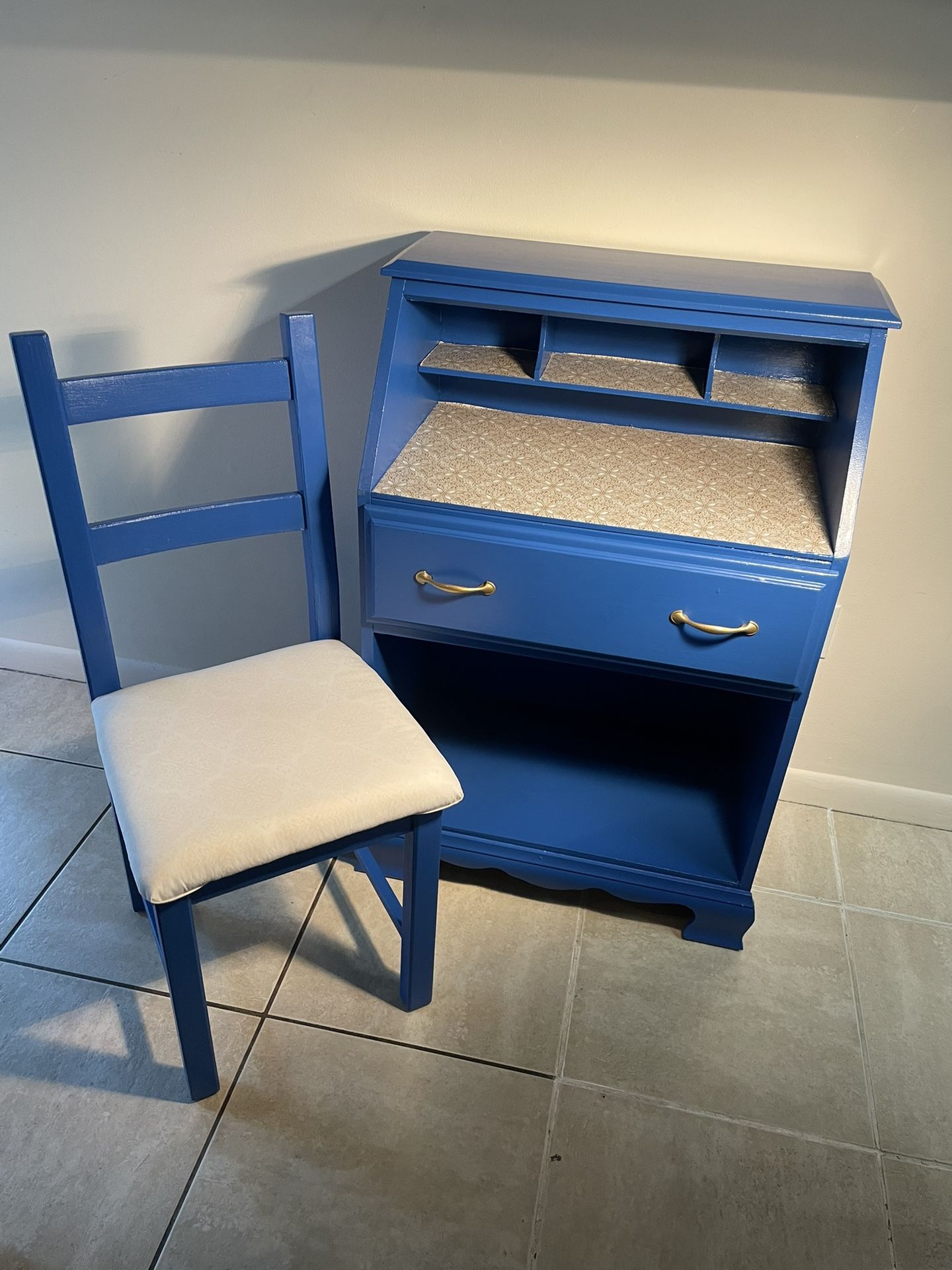 Blue Hutch-Desk & Chair Set