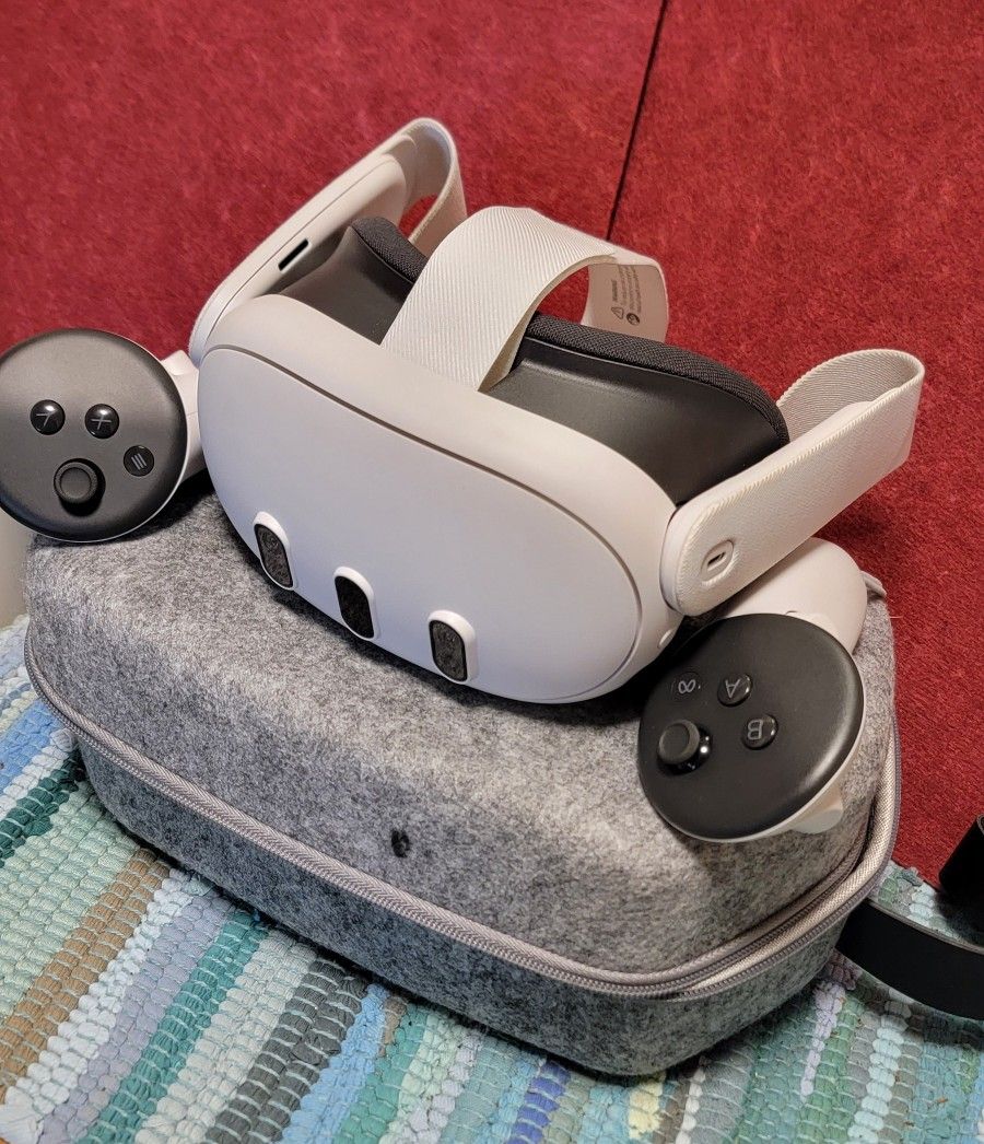 Meta Quest 3 Virtual Reality VR Headset - New, Used Once - With Carry Case TRADES WELCOME