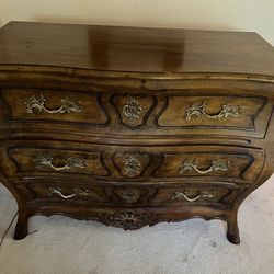 Vintage French‑Style Wooden Dresser – Solid & Elegant