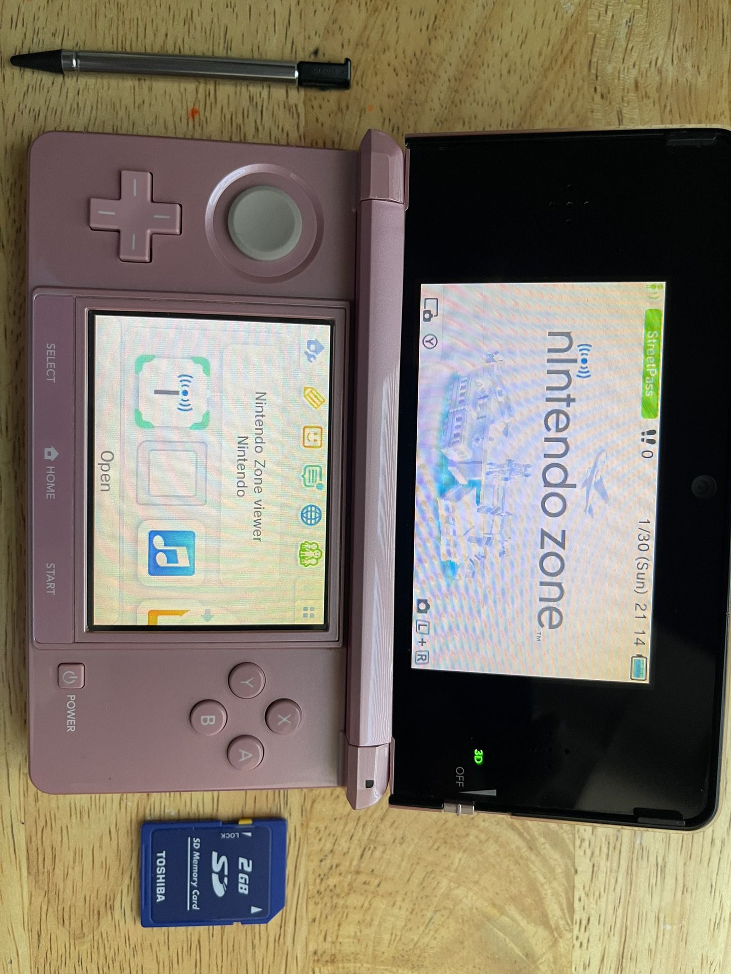 Pink Nintendo 3DS 