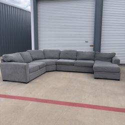 Excellent Condition Large Grey Sectional Couch Delivery Available 🚚