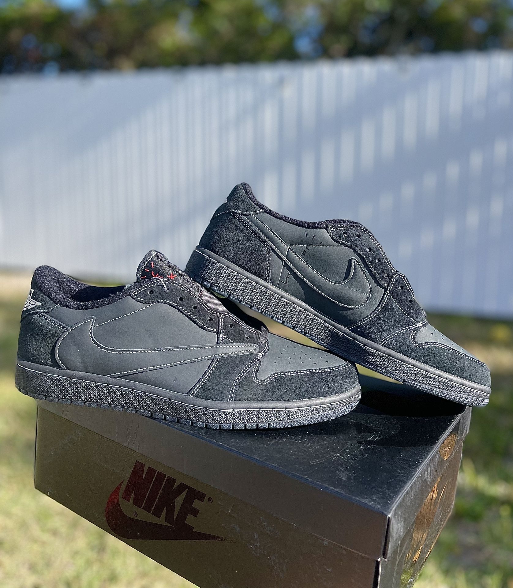 Jordan 1 Low Travis Scott 'Phantoms '