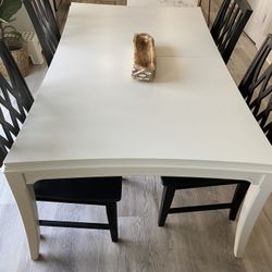 White Modern Dinning Expandable table.