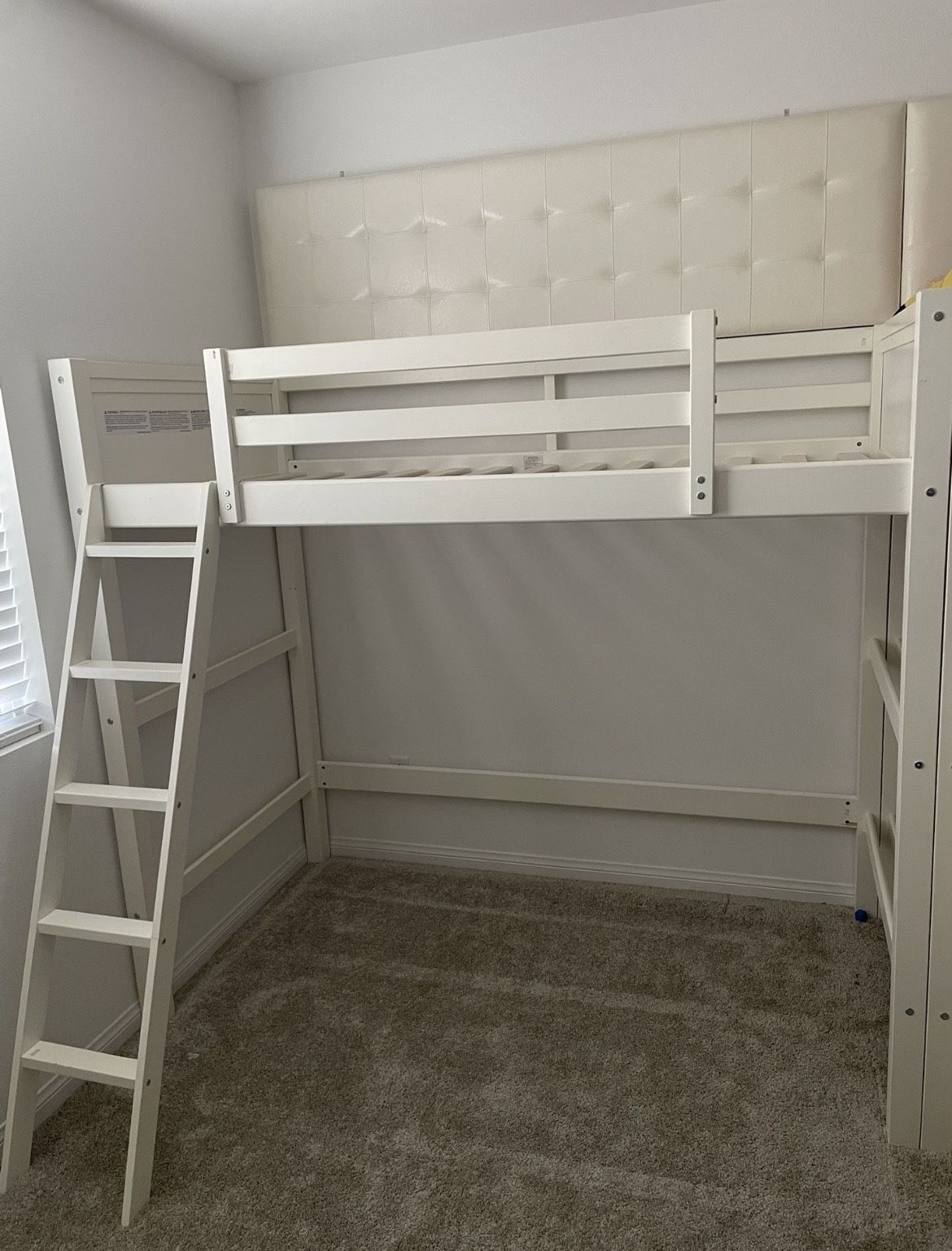 White Twin Bunk Bed / Loft
