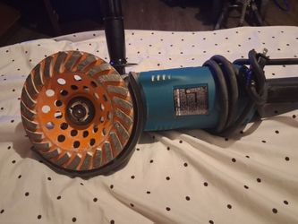 Makita GA7021 7-inch Angle Grinder