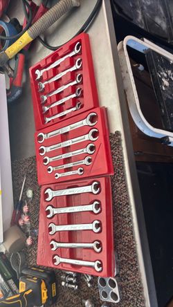 Snap on tubing wrenches