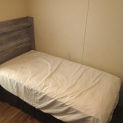 Twin Bed With Frame And Brackets 