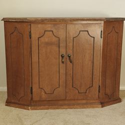 Moving sale! Mid Century Vintage Console Cabinet Double doors and interior shelf