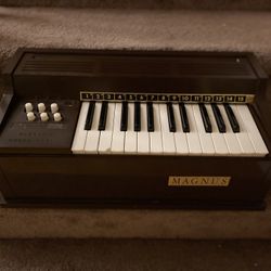 Magnus 1960’s Electric Chord Organ 