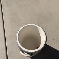 Igloo water jug