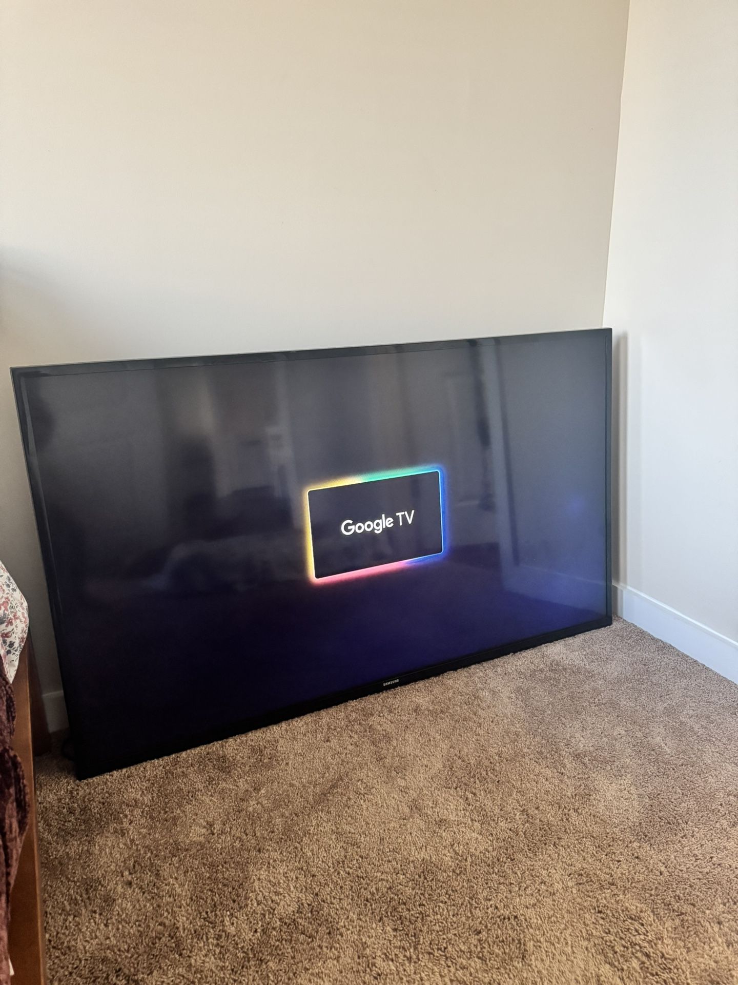 50 inch SAMSUNG TV WITH Google Chrome Cast & wall MOUNT