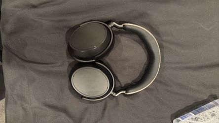 Senheiser momentum 4 headphones