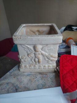 Cupid White Porcelain Pot 