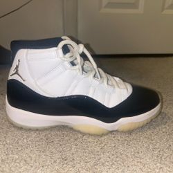 jordan 11 white and black size 9.5men