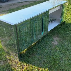 Mueble Para La Sala O Para El Cuarto De Puro Espejo, Por El Precio De $70