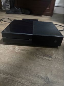 Xbox 1 with cables used good condition