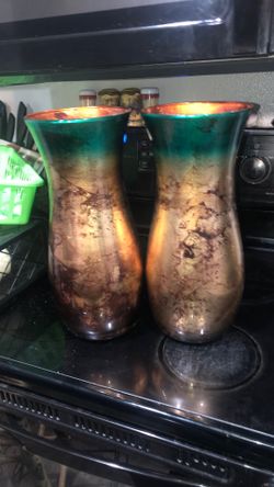 2 Vases 