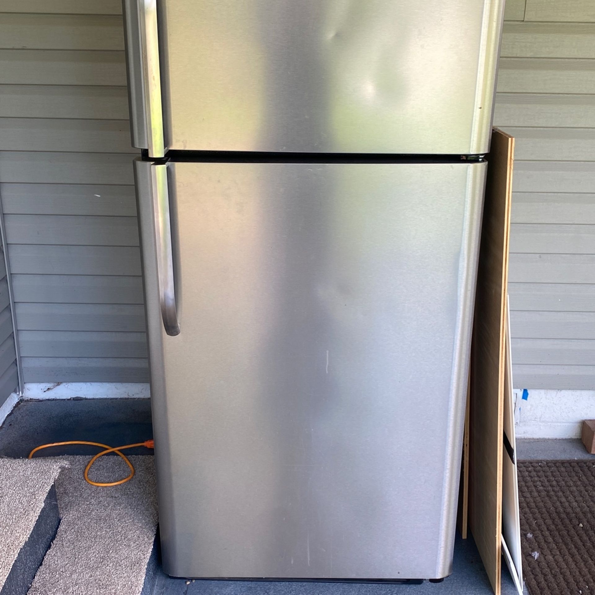 Nice Refrigerator Rarely Used 