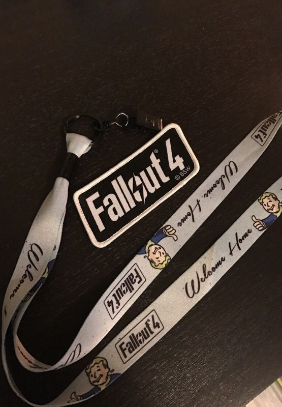 Fallout 4 Lanyard and Patch