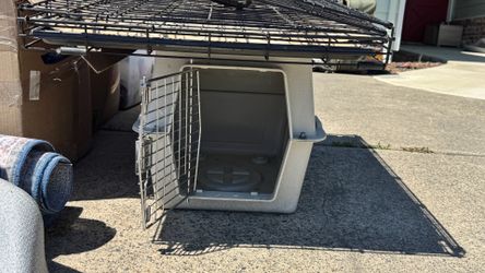 Small travel pet crate