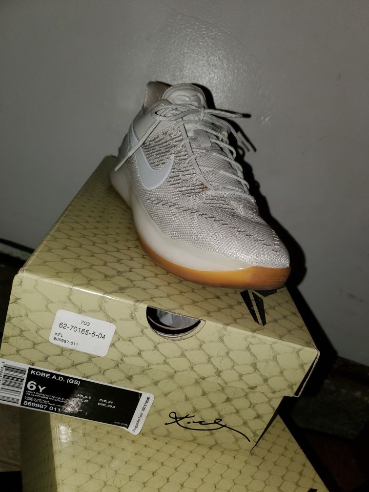 Nike kobe ad light bone hot sale