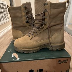Boots (danner)