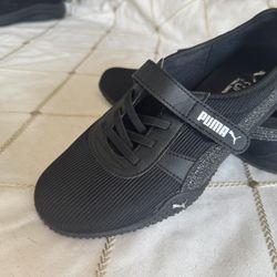 Puma Size 7.5 Never Used  Black 