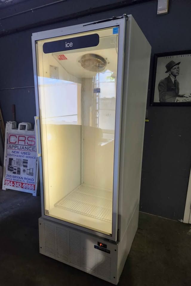 Commercial Freezer (Glass Door) MASTER-BILT