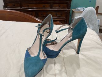 Vince Camaro suede heels