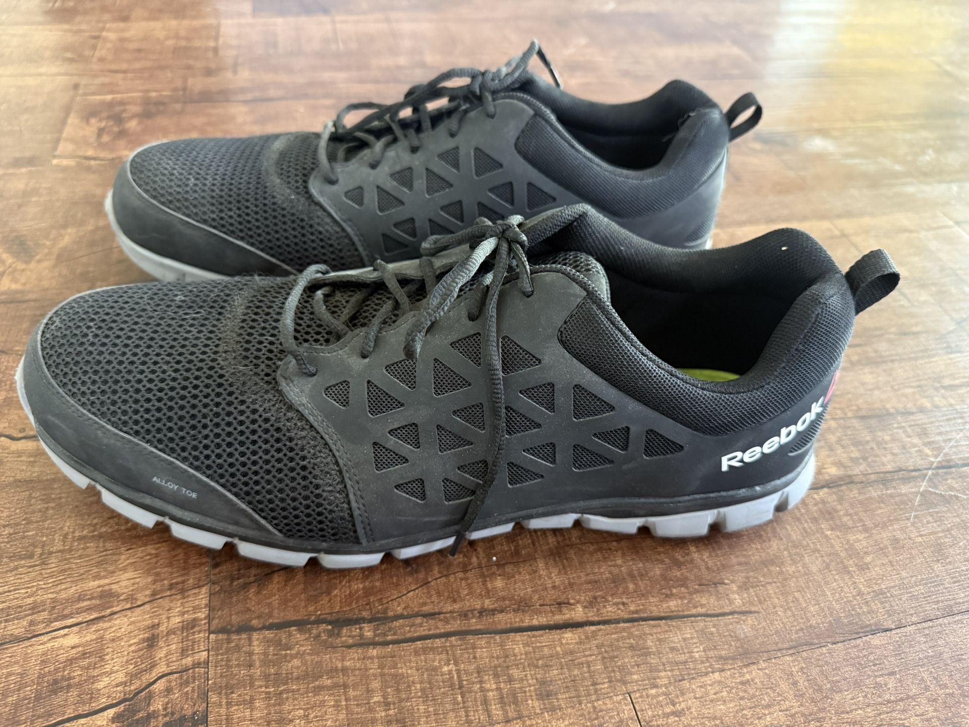 REEBOK COMPOSITE TOE WORK SHOE - Sz 18