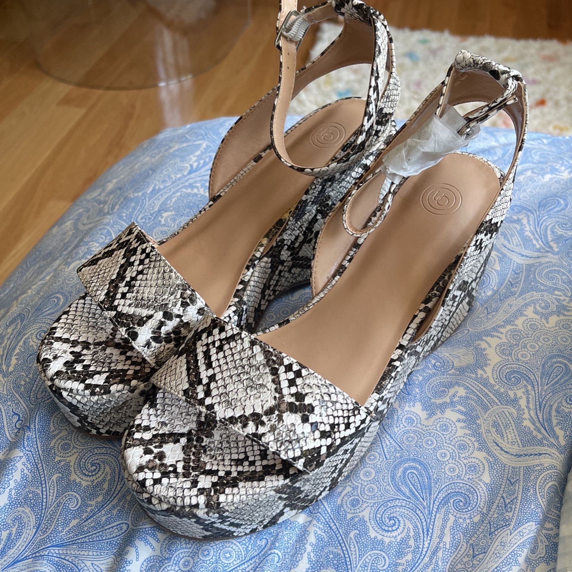Urban Outfitters Wedges