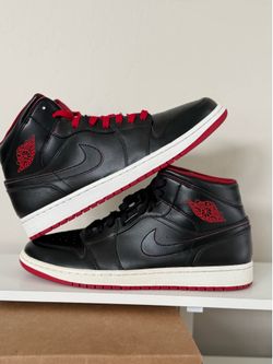 Jordan 1 Mid Black Red