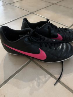 Soccer cleats