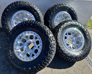 Kmc 444 Beadlock Mesa 17x9 6x139.7 +0 Offset With Toyo R/T Trail 285/70R17 Tires🔥🔥🔥