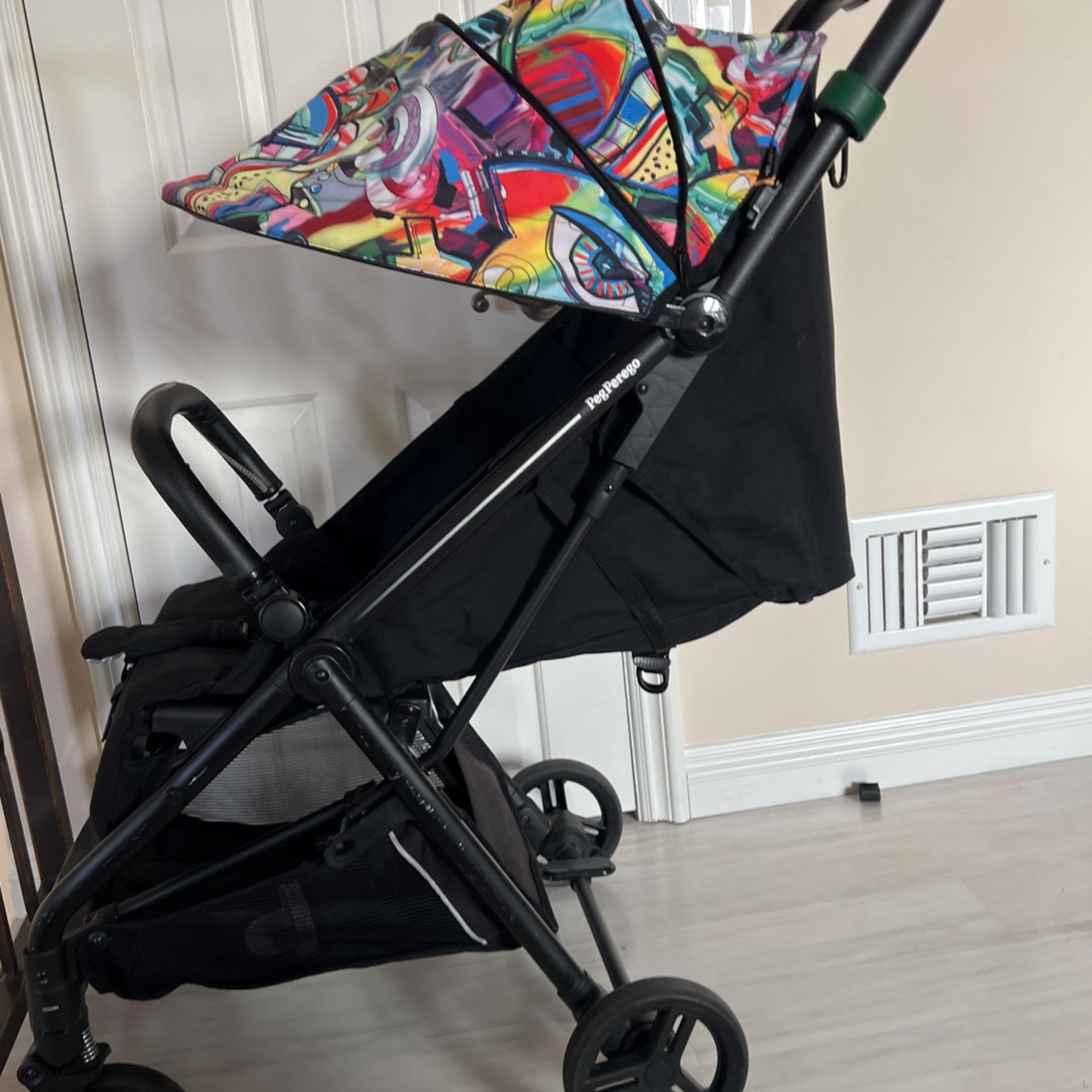 Peg Perego Selfie – Self-Folding, Light Weight, Compact Stroller – Compatible with All Primo Viaggio 4-35 Infant Car Seats - Made in Italy - Street Ar