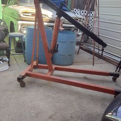 Heavy duty, cherry picker engine hoist in good working conditions 200.00 or best offer