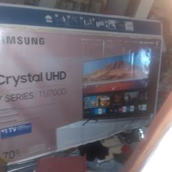 70inch Samsung Crystal Uhd Tv 300 Obo
