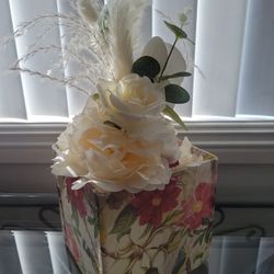 Glass Vase With Flower Decor 