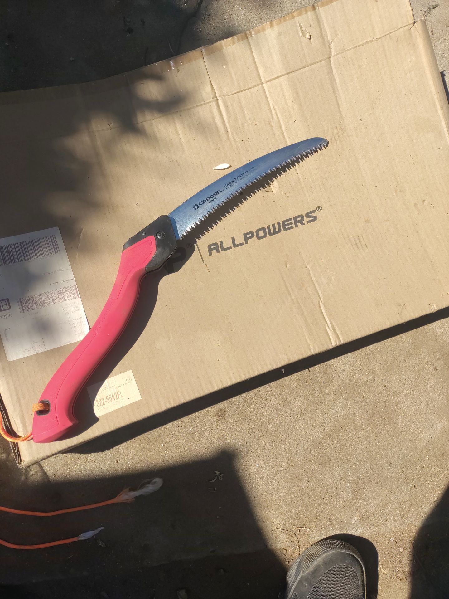 Razor tooth pull back cutting saw