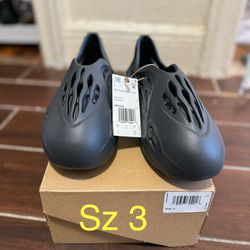 Adidas Yeezy Foam RNR Size 3Y Onyx 💯authentic With Receipt 